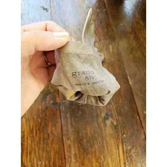 Gray leather Grandoe Glove womens driving gloves size 6 1/2 metal greige short‎ - Picture 5 of 6